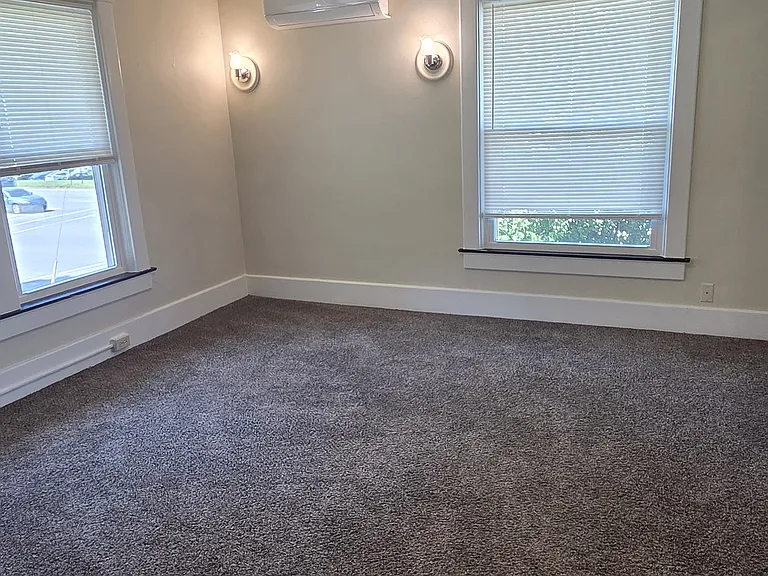 2201 Bashford Manor Ln — Photo 26