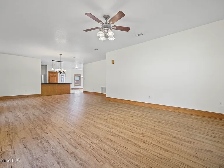 15301 Parker Rd — Photo 21