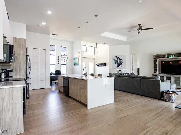 3507 SW 2nd Ave — Photo 7