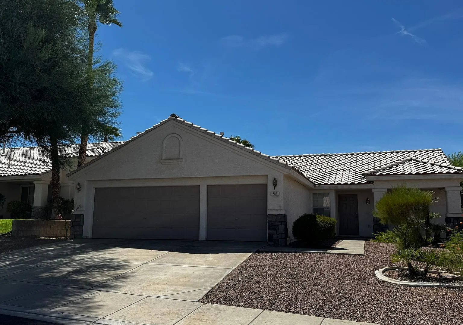 Single Story* 3 car garage* Henderson — Photo 1