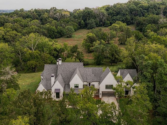 3rd image of 698 Sneed Rd W