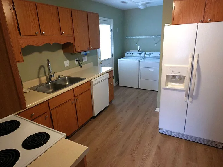 137 Westmont Dr — Photo 8