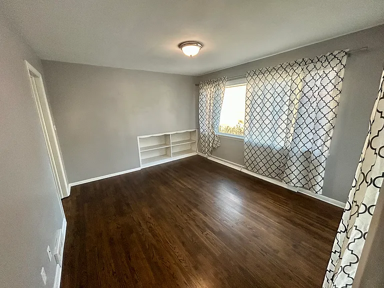 444 W 29th St #3 — Photo 7