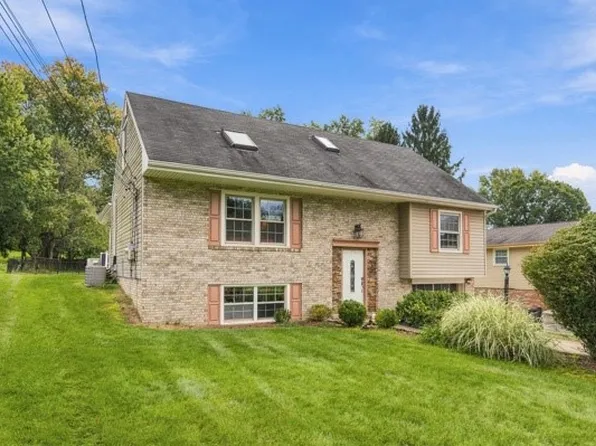2438 Rolling Farms Rd, Glenshaw, PA 15116
