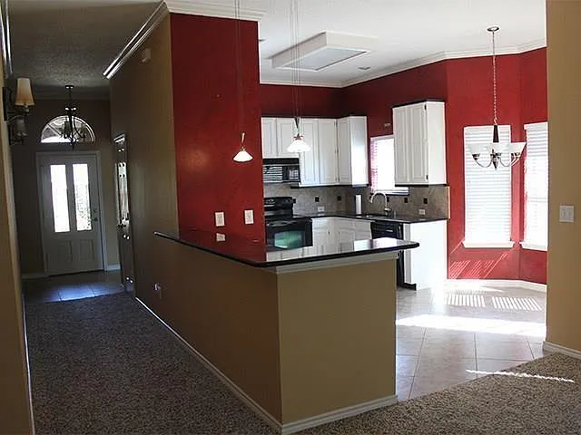 3 bed, 1831 sqft, $2,495 — Photo 2