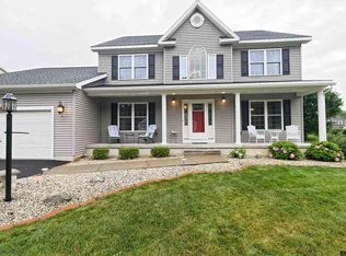 647 Maple Ln, Niskayuna, NY 12309