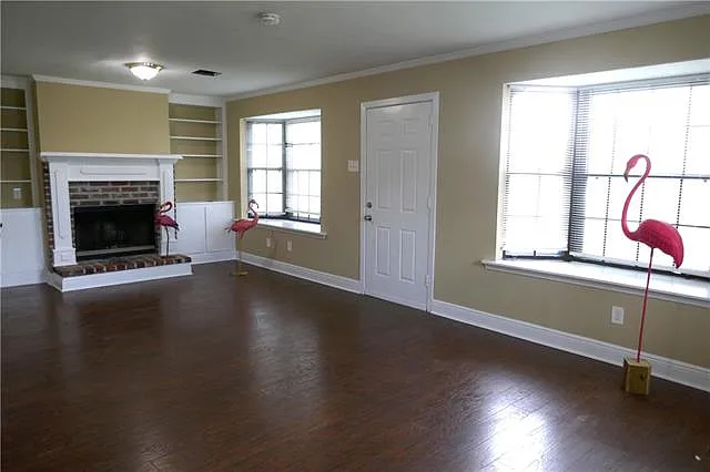 3 bed, 2.0 bath, 1949 sqft, $2,100 — Photo 3