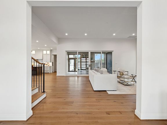 5th image of 10930 Beauty Ln