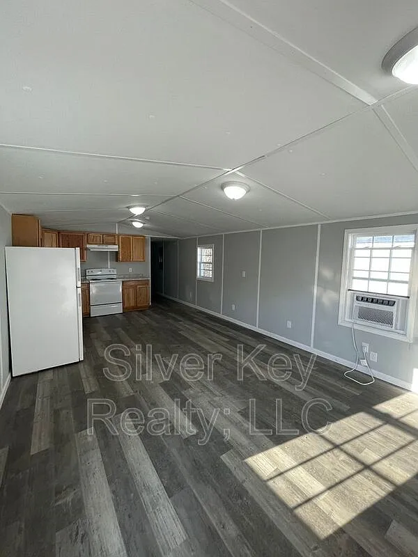 3 bed, 2.0 bath, $1,195 — Photo 3