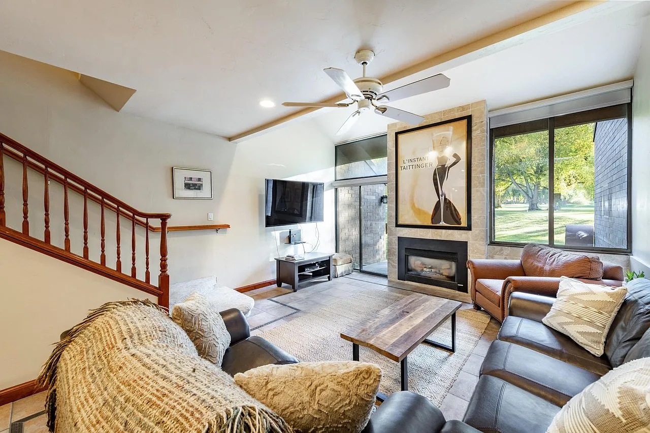4 bed, 2.5 bath, 1700 sqft, $3,550 — Photo 2