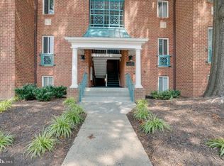 11820 Breton Ct APT 12B, Reston, VA 20191