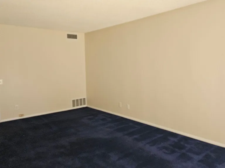 109 E Rosewood Ct — Photo 13