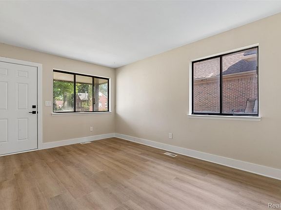 2nd image of 20869 Panama St