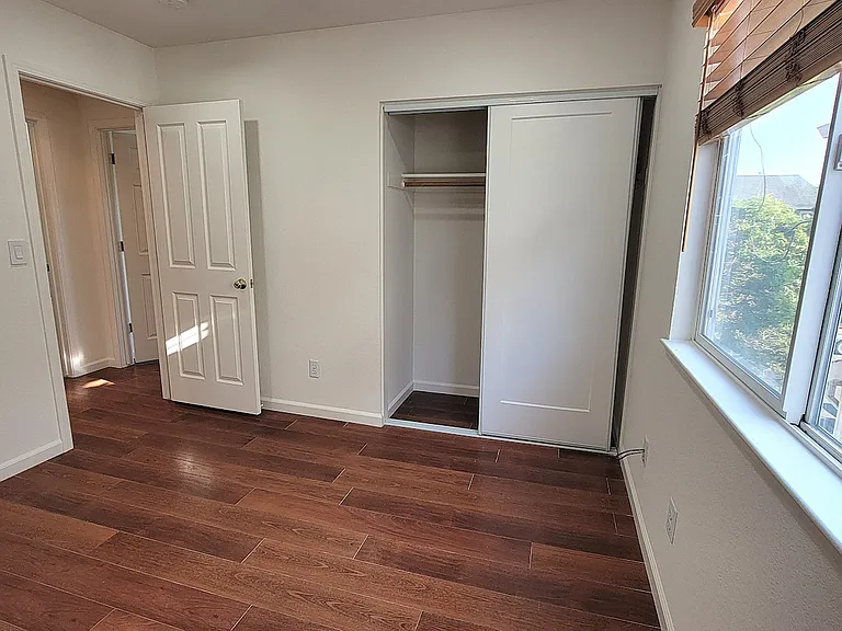 925 Gates St — Photo 24