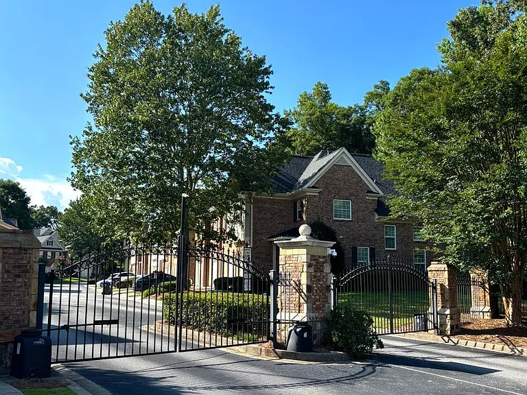 2408 Strand Ave — Photo 3