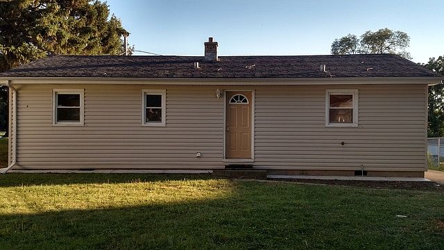 2nd image of 124 Bluff St