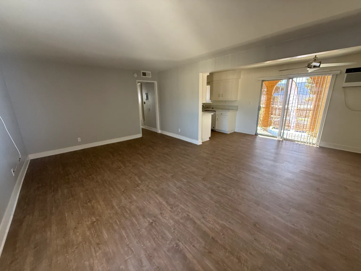 2 bed, 1.5 bath, 1025 sqft, $2,500 — Photo 2