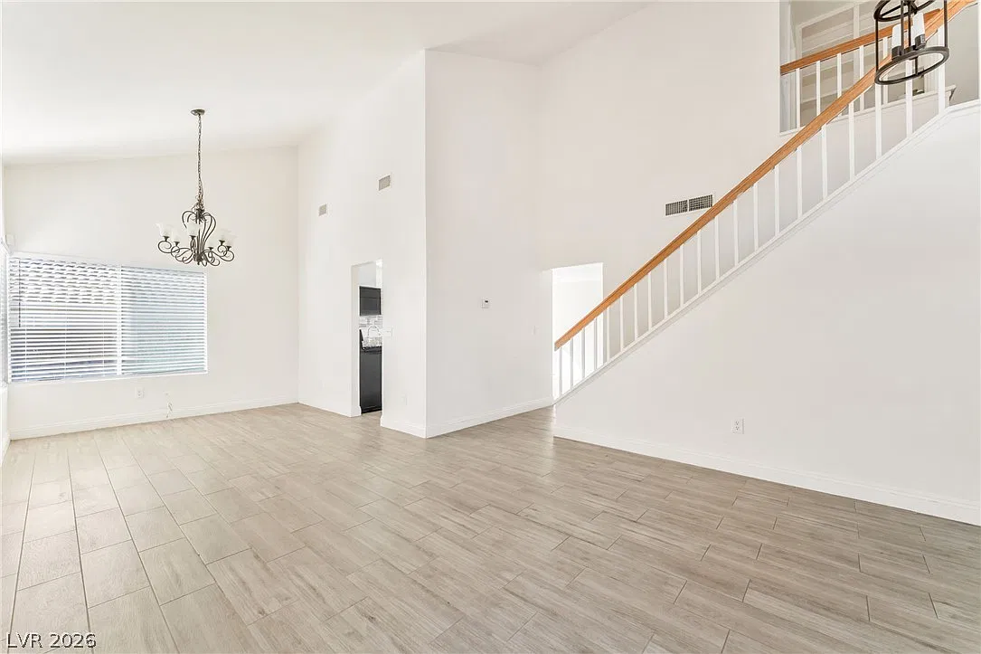 3 bed, 2.5 bath, 1558 sqft, $2,183 — Photo 3