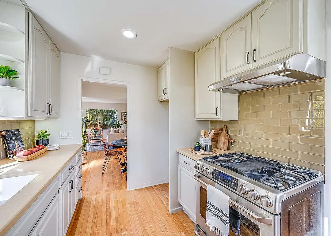 2 bed, 844 sqft, $3,100 — Photo 4