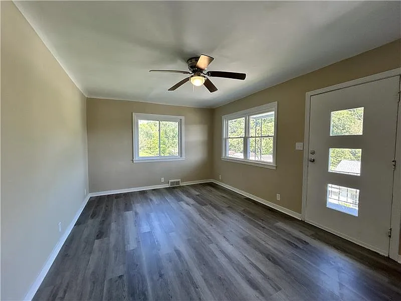 Studio, 924 sqft, $1,250 — Photo 3