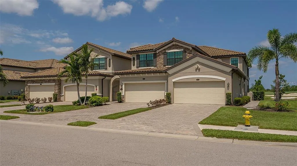 3 bed, 2.0 bath, 2108 sqft, $4,400 — Photo 1