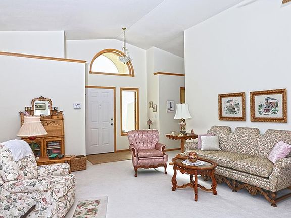 3rd image of 1725 Golden Blvd