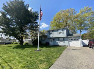 5 Grouse Dr, Bayville, NJ 08721