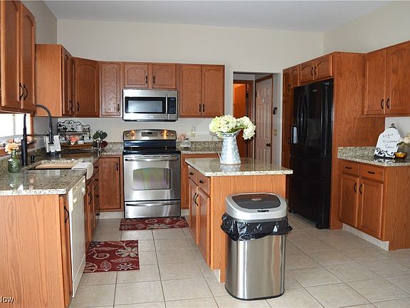 4th image of 95 Willowbend Dr