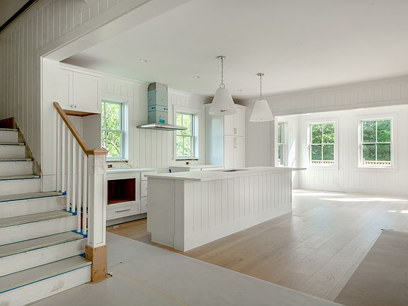 4th image of 4 Fawn Ln
