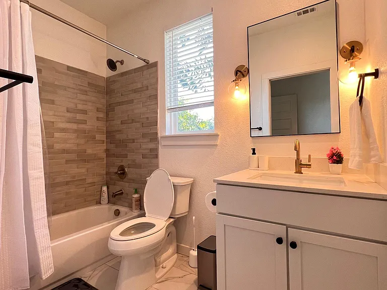 3815 Hamilton Ave — Photo 15
