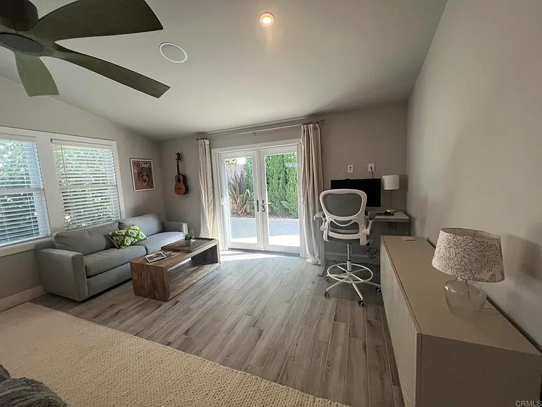 250 Avenida Monterey — Photo 36