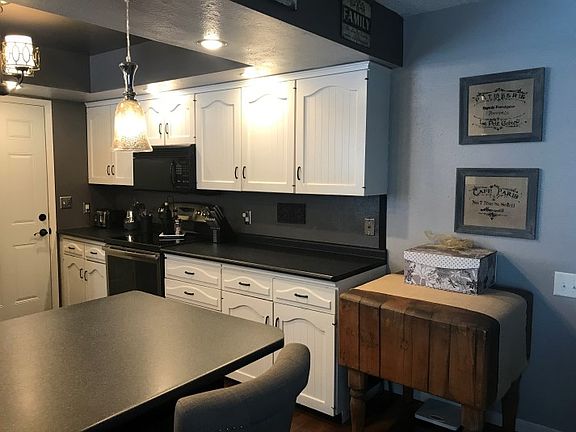 3rd image of 906 William Ave