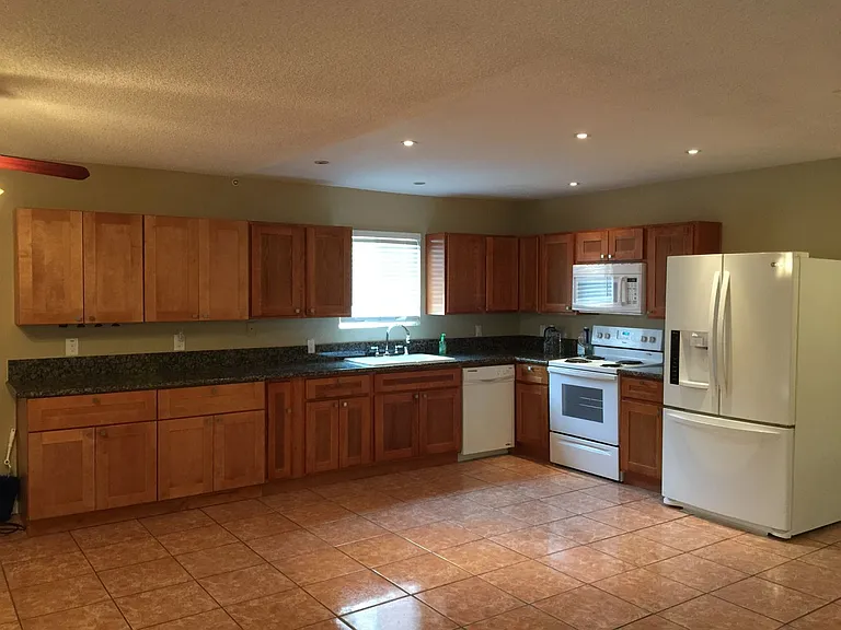 6379 Edgewood Way — Photo 2