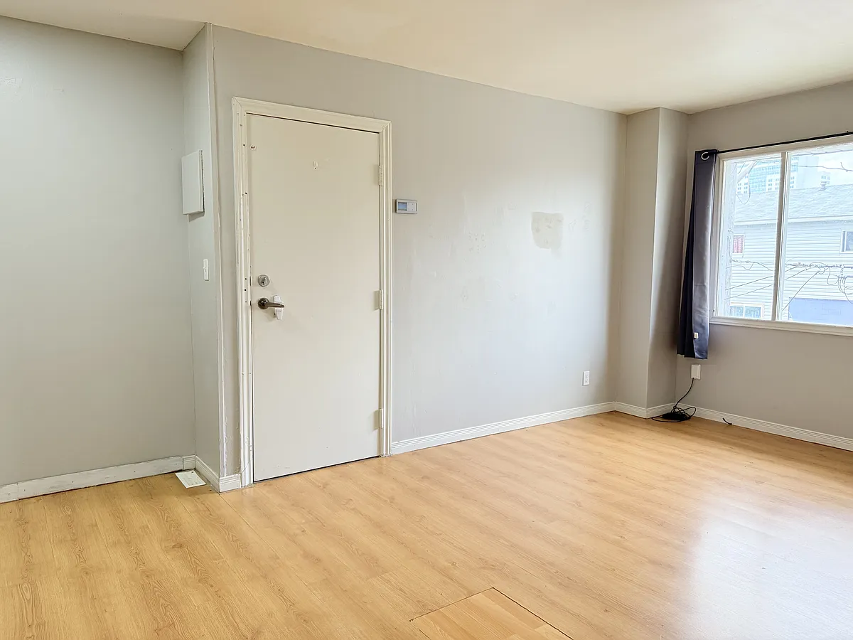 Building Photo - 506 Aylmer Ave #4