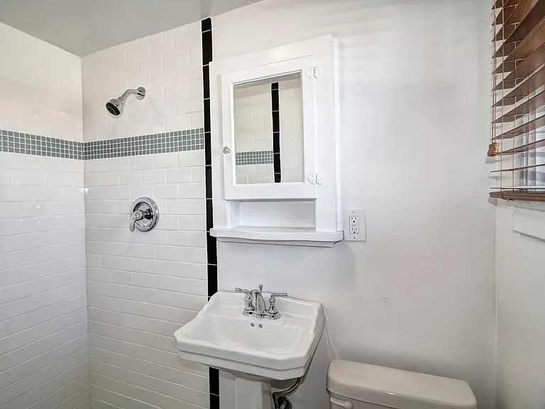 2124 P St — Photo 11