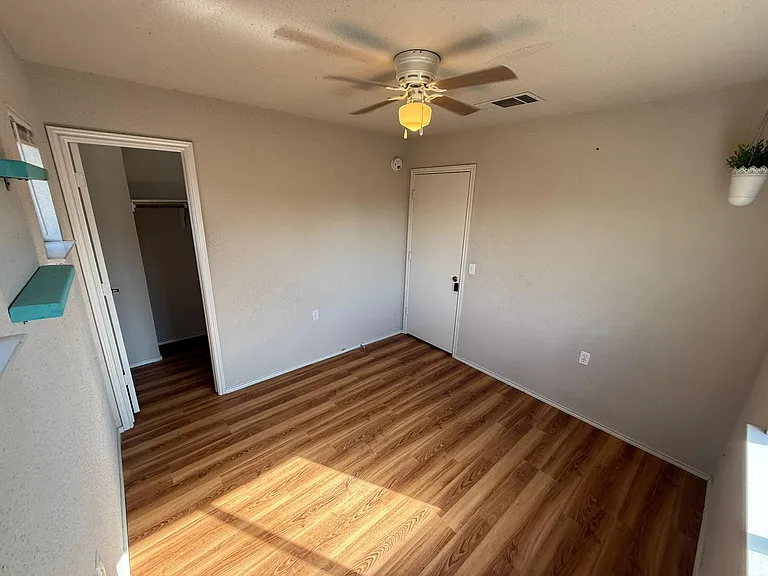 7109 Thannas Way — Photo 2