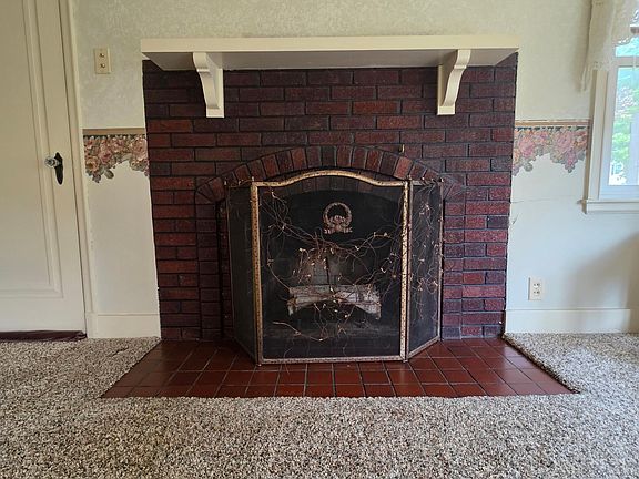 4th image of 412 W Main St