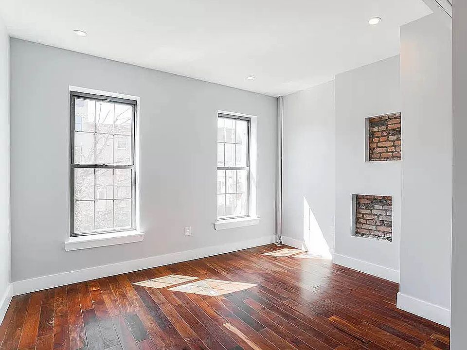 1st image of 123 Putnam Ave #2