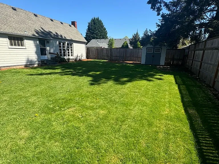 830 NE Sunrise Ln — Photo 25