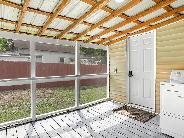 Screened in Patio with Laundry
