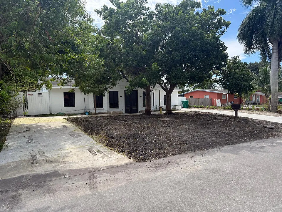 4164 SW 52nd St