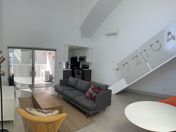3rd image of 3077 N Park Way #1000
