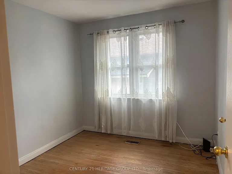 65 Cummer Ave — Photo 18