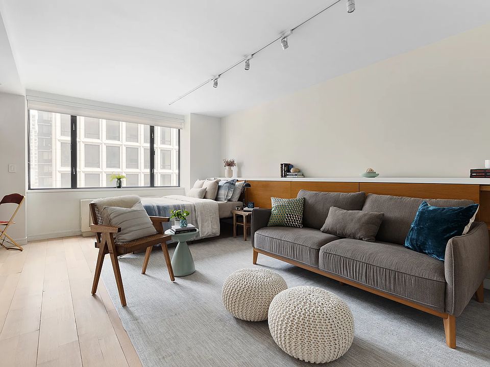 1st image of 30 W 61st St APT 14F