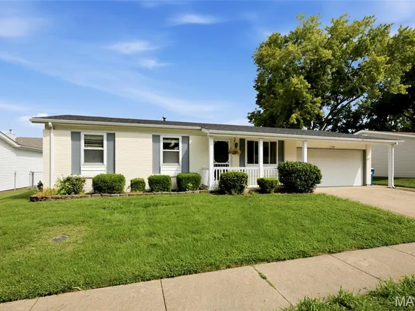 12011 Bobbett Dr, Maryland Heights, MO 63043