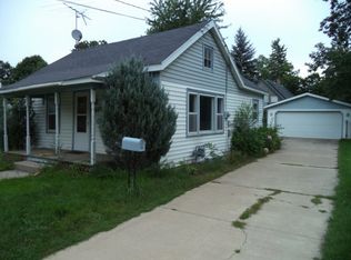 433 5th St, Waupaca, WI 54981