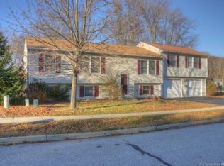 94 Deerfield Ridge Dr, Groton, CT 06355