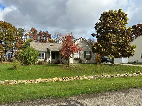5450 Deer Trl, Linden, MI 48451