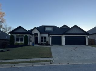 1106 Hickory St, Cave Springs, AR 72718