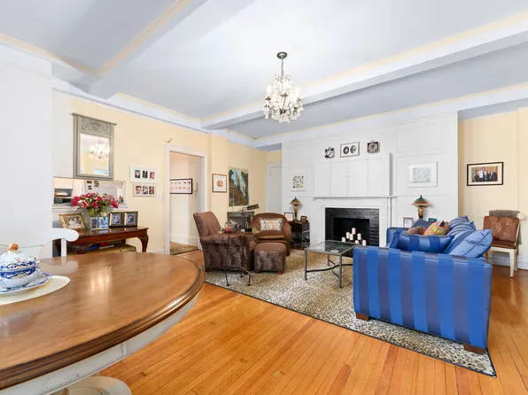 212 East 48th Street image 1 of 8